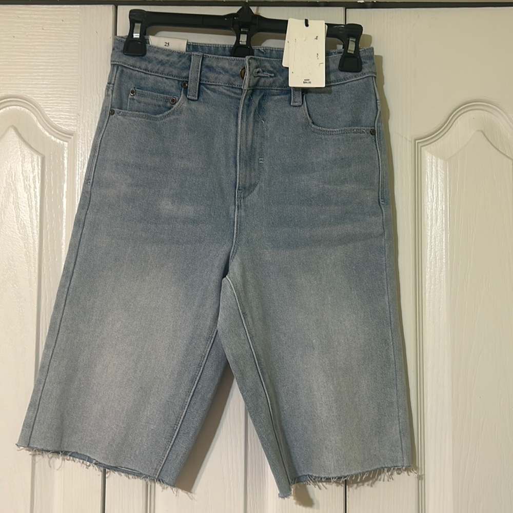 a loves a High Rise Bermuda Short.